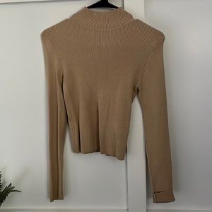 Nude turtle neck